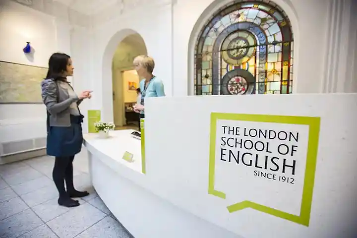 The London School of English - [CITY], Holland Park 1